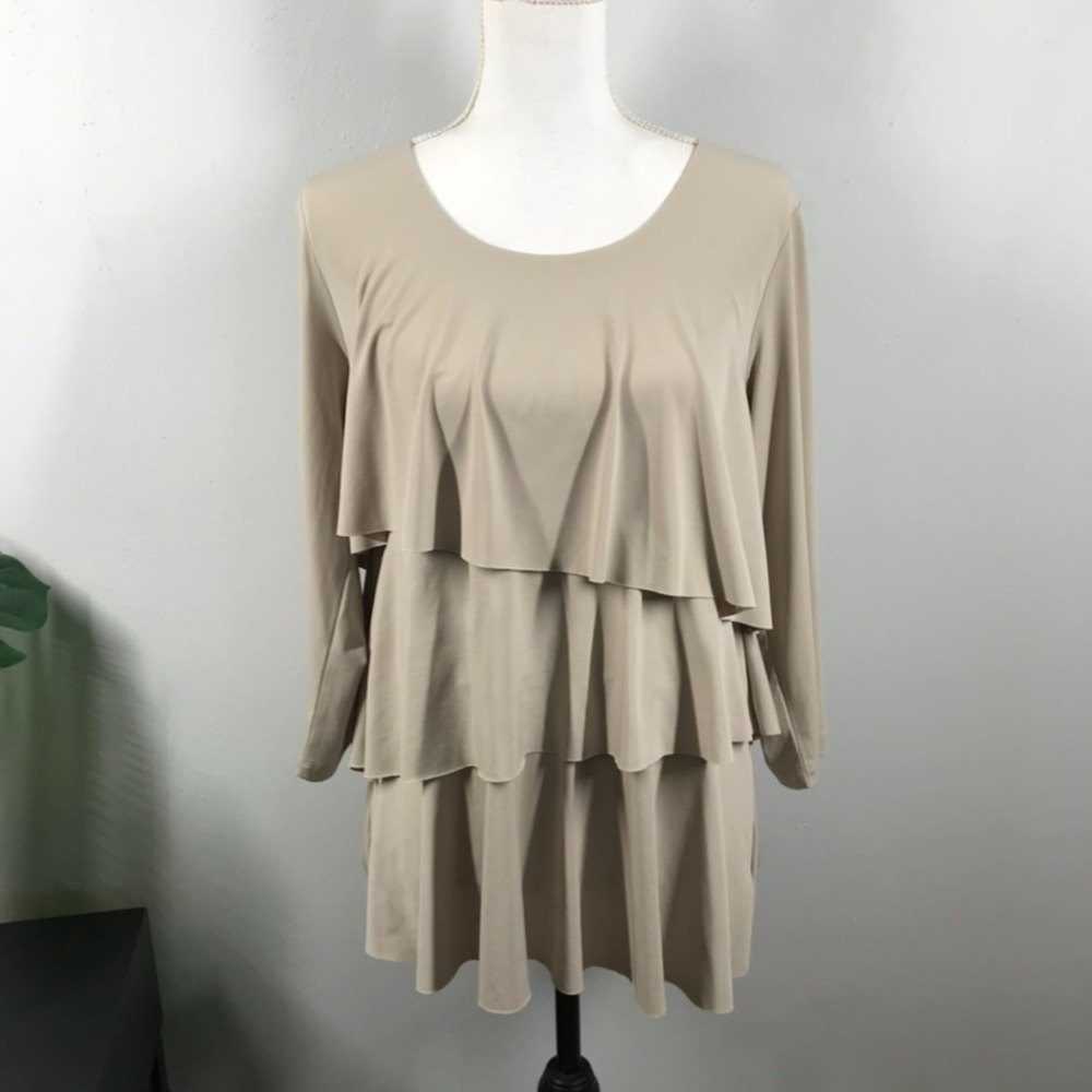 SUSAN GRAVER Top Size SMALL Tan‎ Liquid Knit Tiered 3/4 Sleeve Round Neck